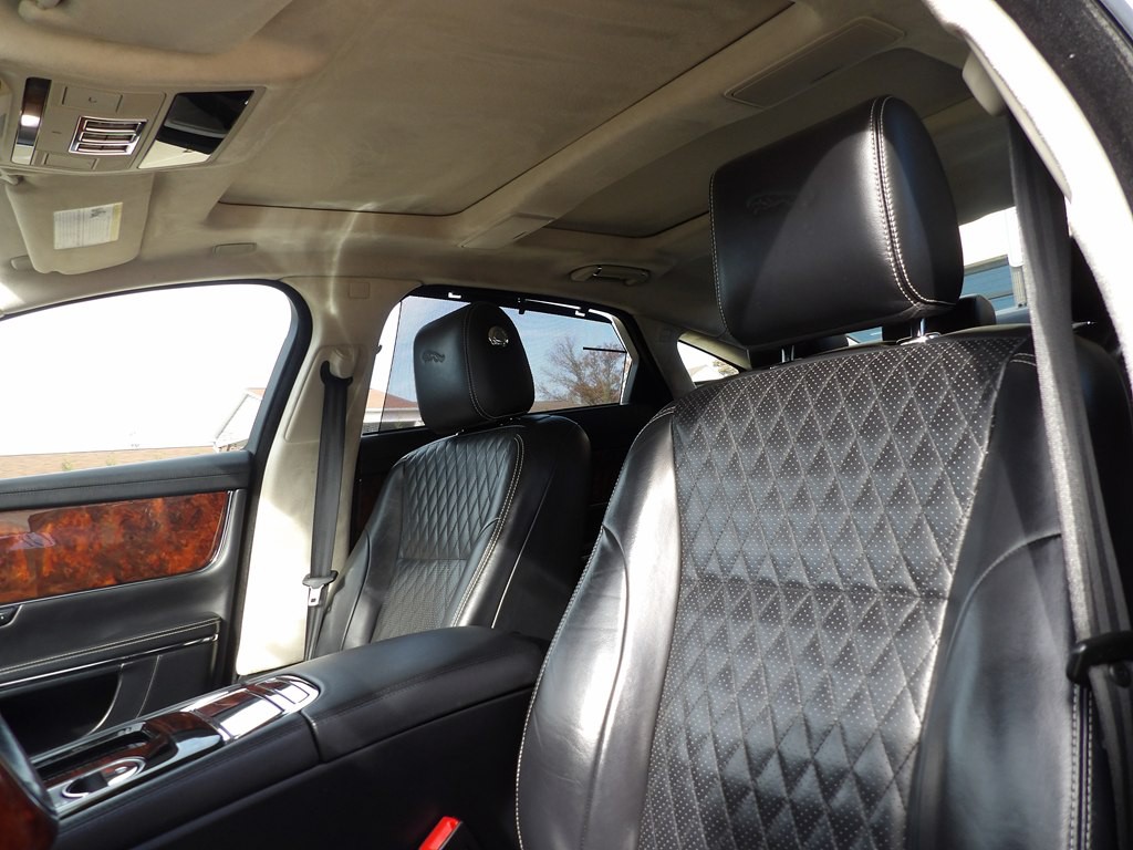 2017 Jaguar XJ Image 14