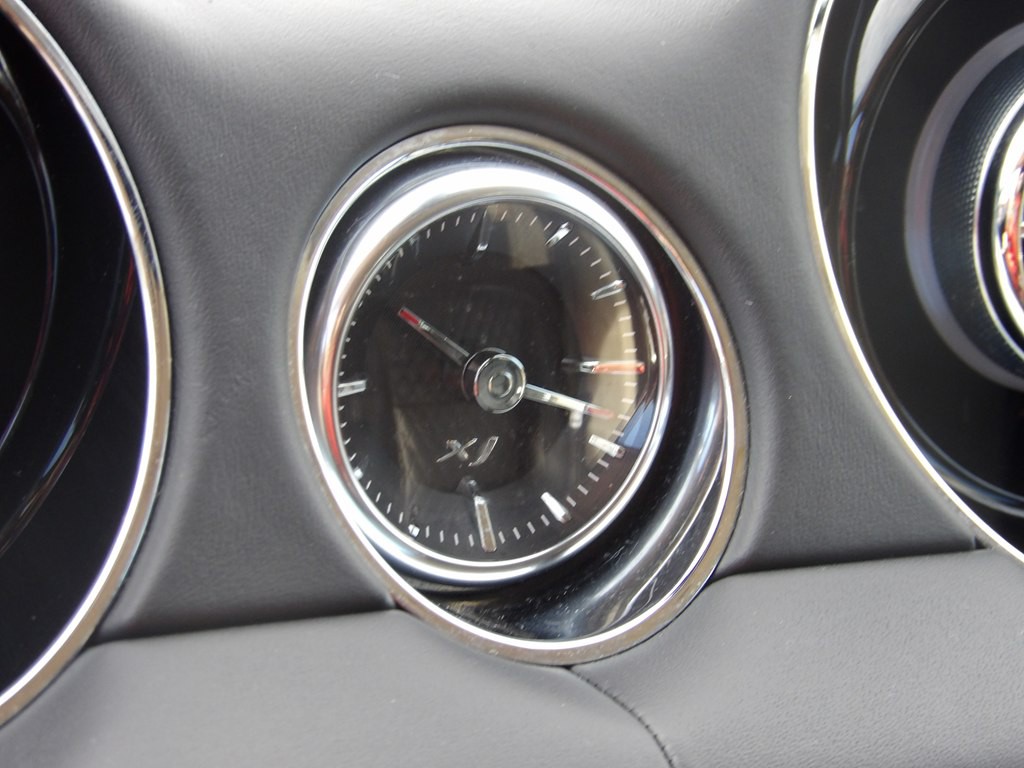 2017 Jaguar XJ Image 22