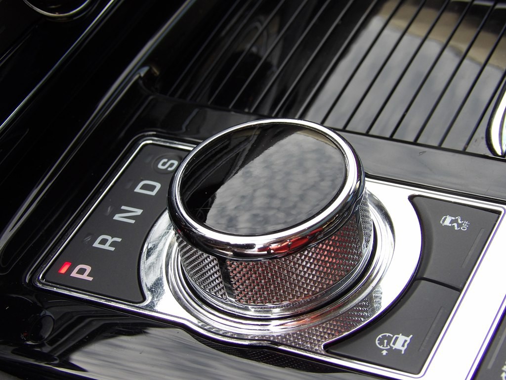 2017 Jaguar XJ Image 24