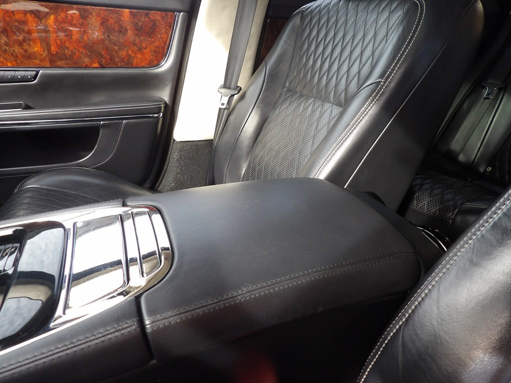 2017 Jaguar XJ Image 27