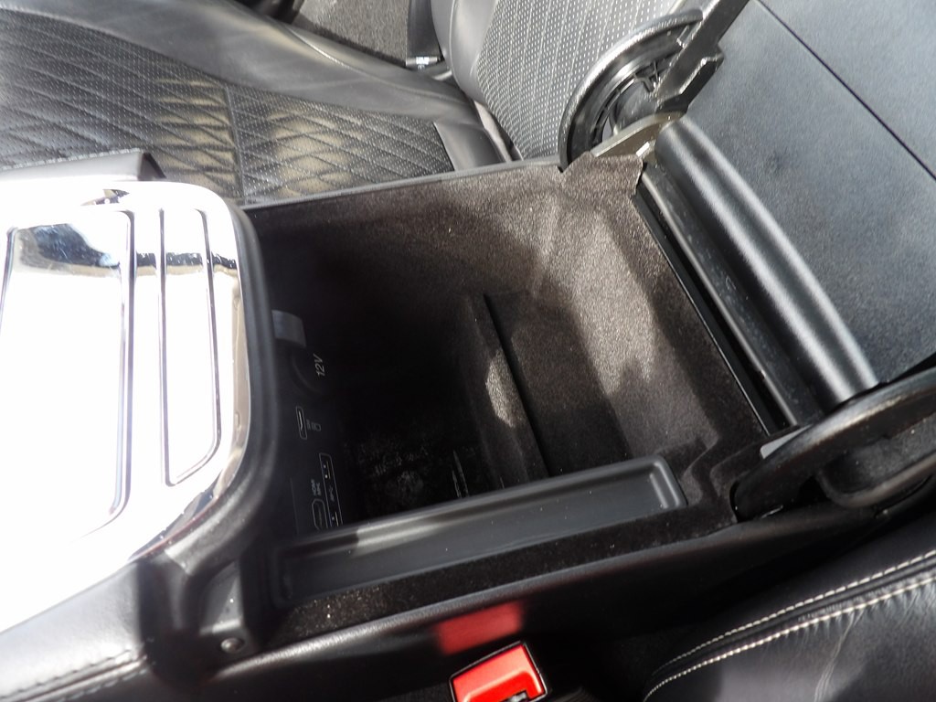 2017 Jaguar XJ Image 28