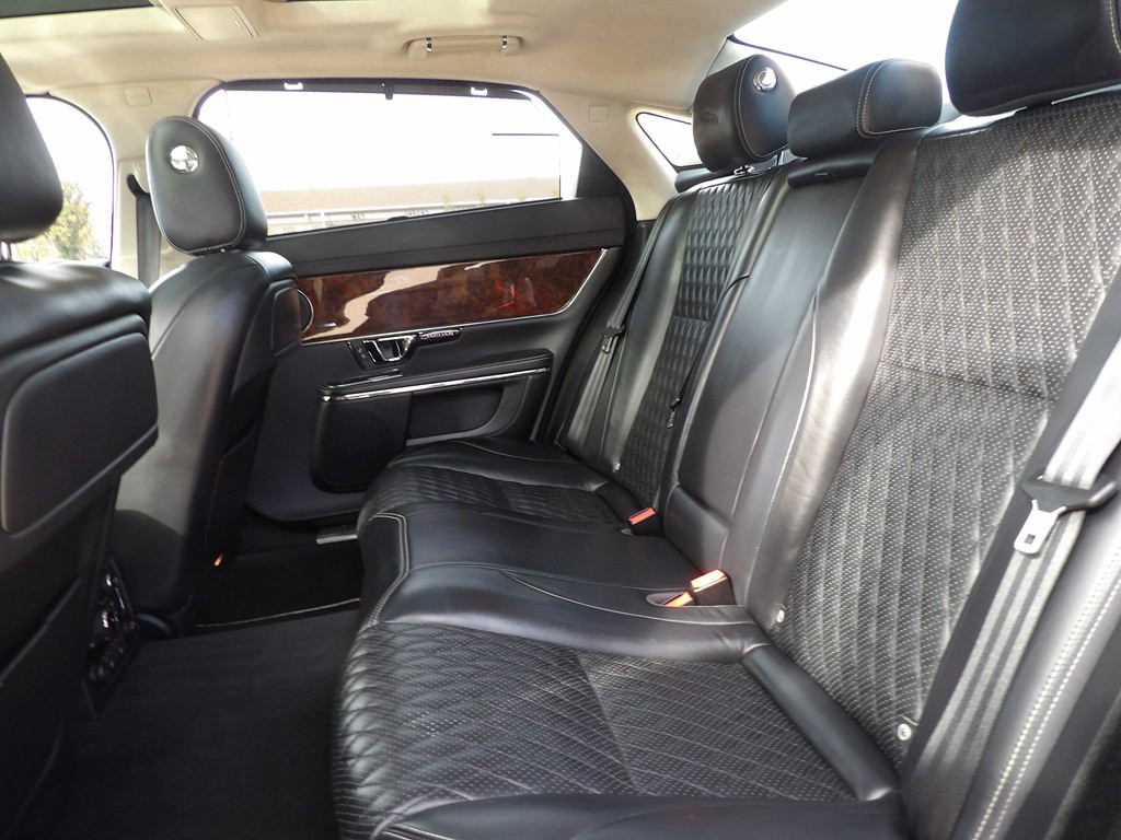 2017 Jaguar XJ Image 31