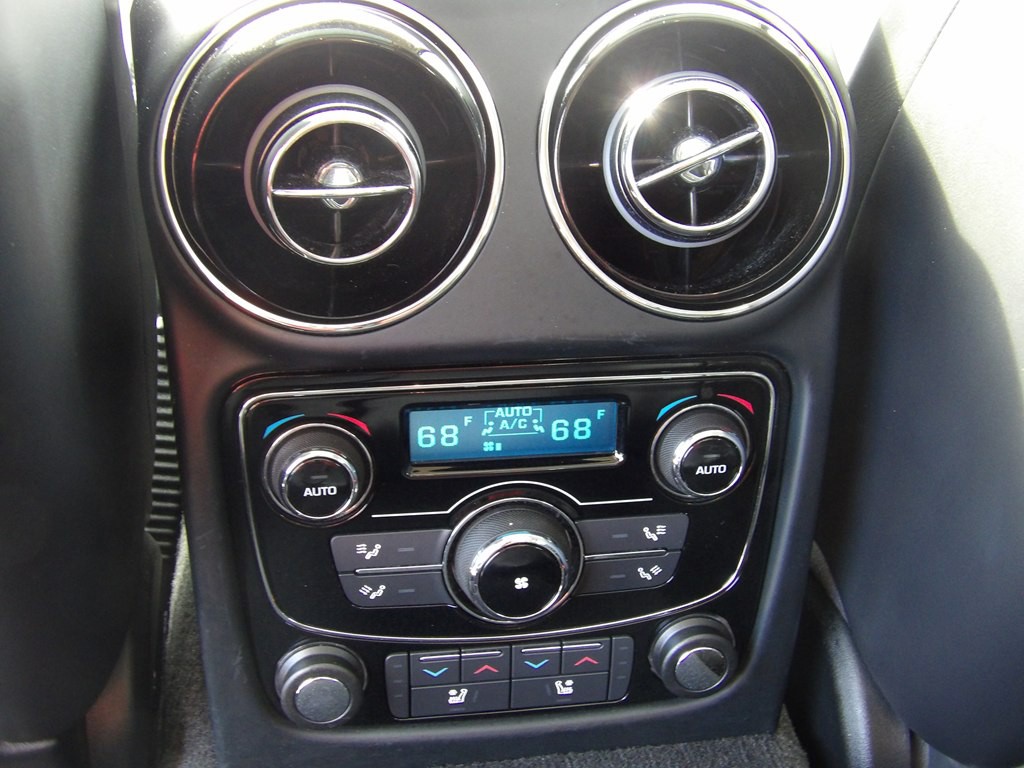 2017 Jaguar XJ Image 32