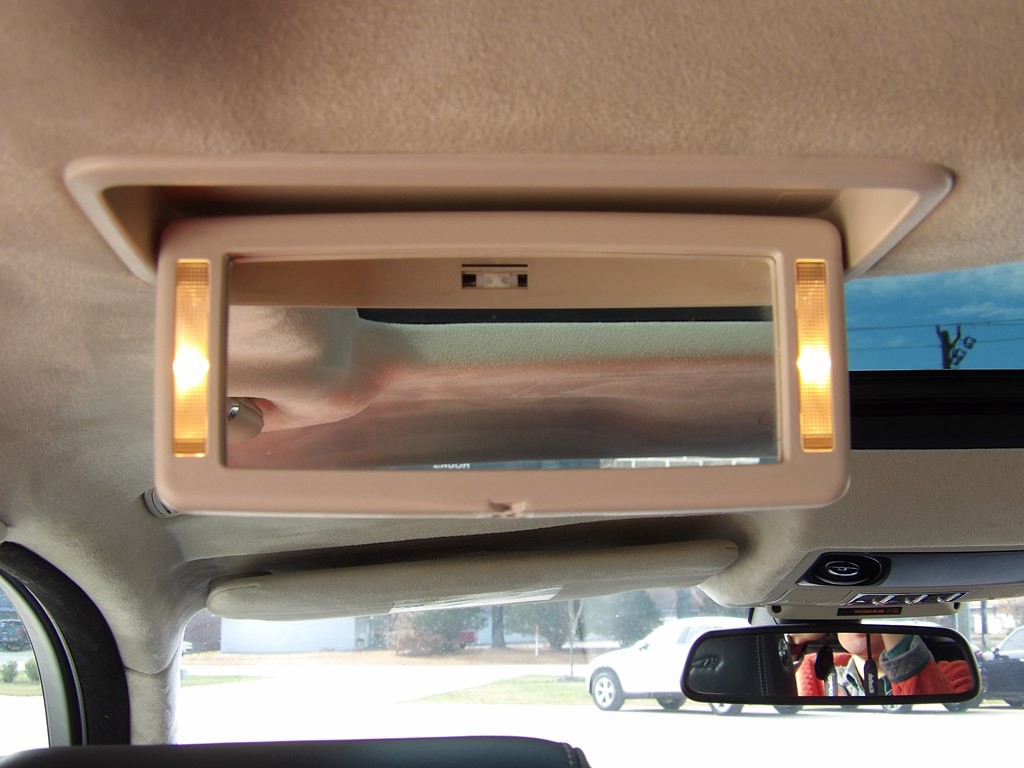 2017 Jaguar XJ Image 33