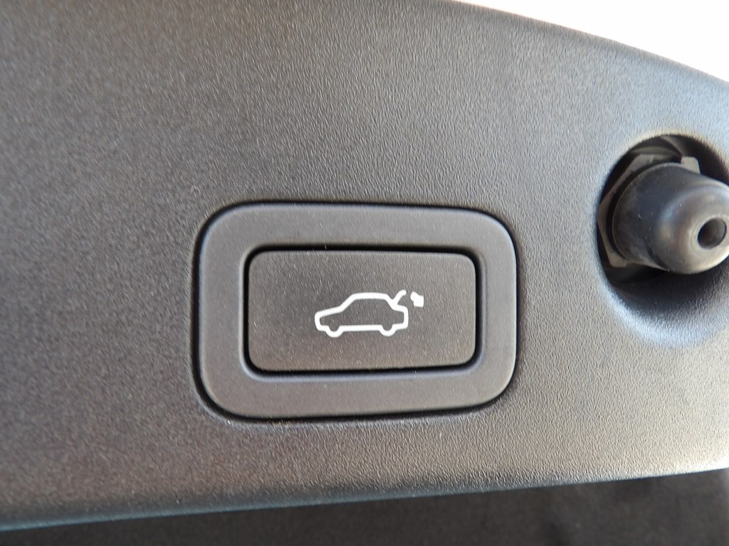 2017 Jaguar XJ Image 35