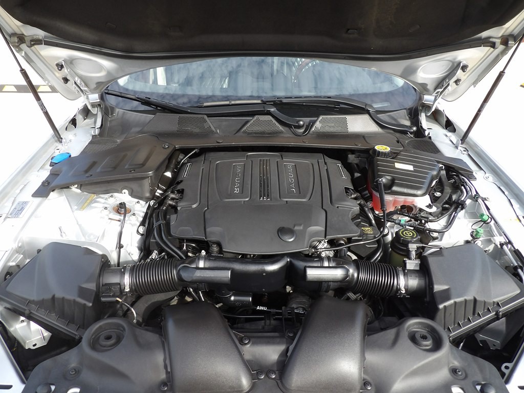 2017 Jaguar XJ Image 36