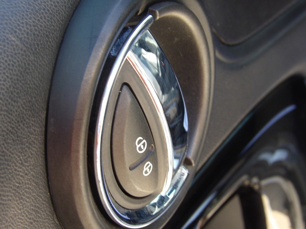 2019 MINI Cooper Image 11