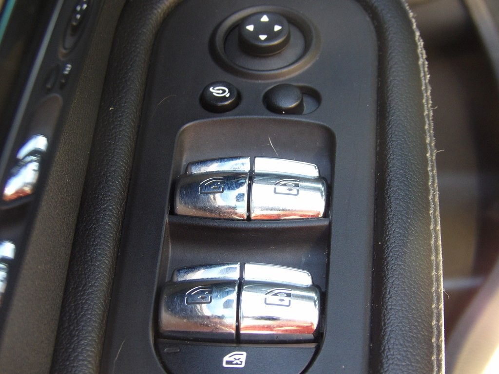 2019 MINI Cooper Image 12