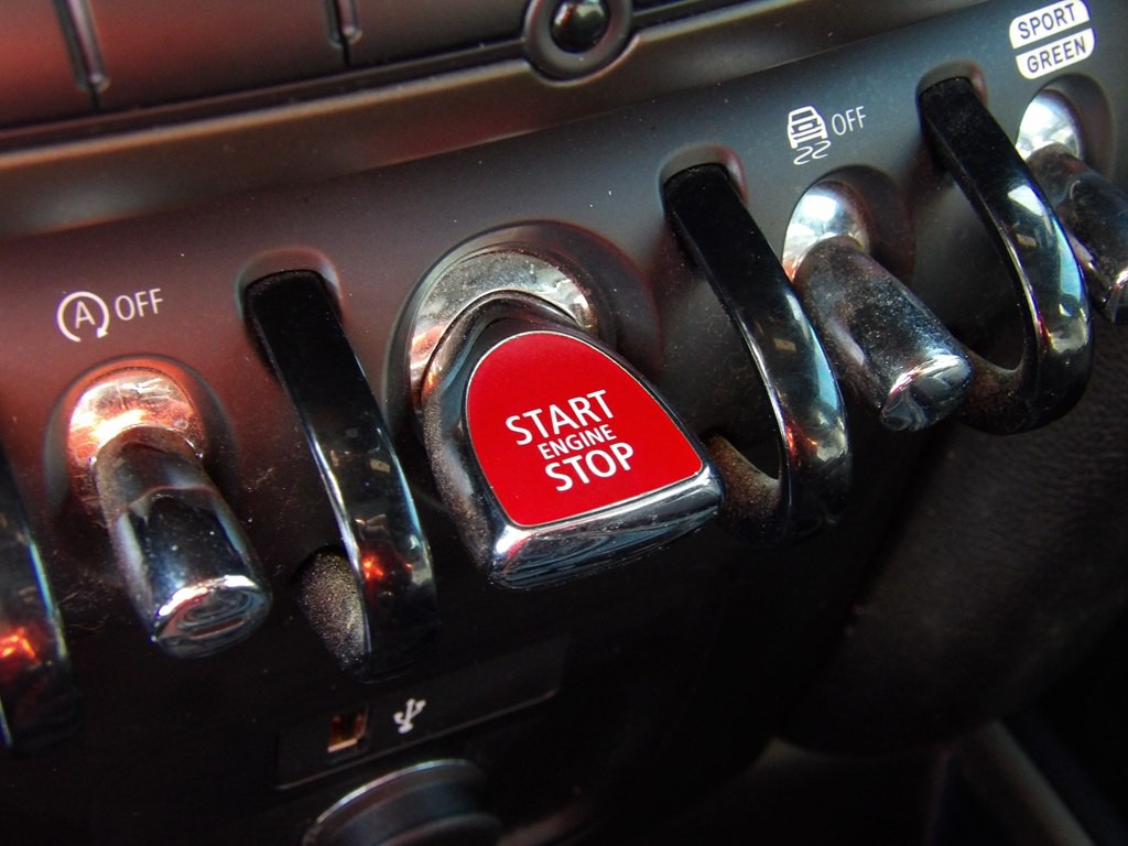 2019 MINI Cooper Image 17