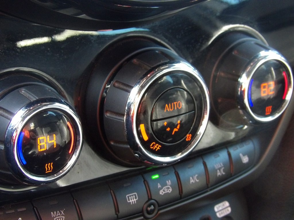 2019 MINI Cooper Image 24