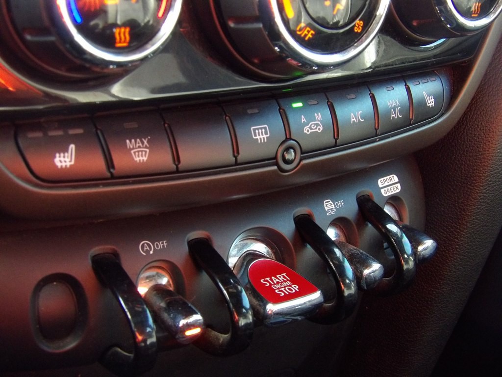 2019 MINI Cooper Image 25