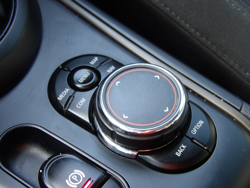 2019 MINI Cooper Image 28