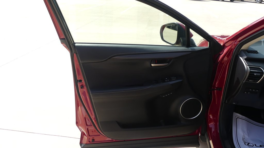 2017 Lexus NX Image 9