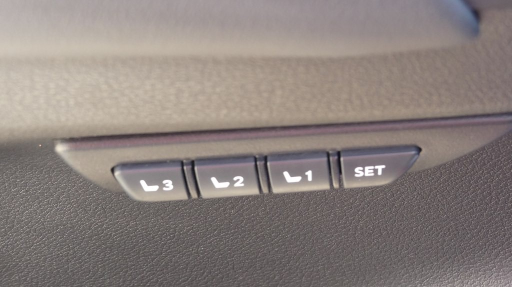 2017 Lexus NX Image 11