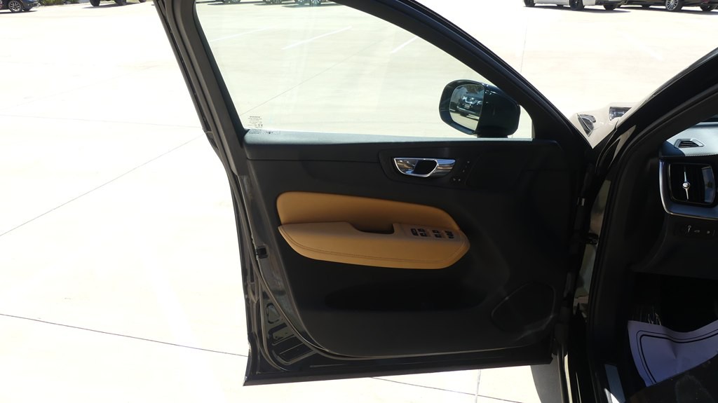 2019 Volvo XC60 Image 9