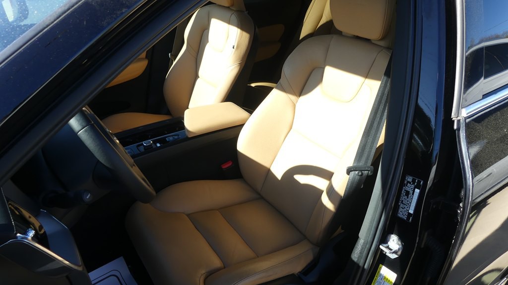 2019 Volvo XC60 Image 12