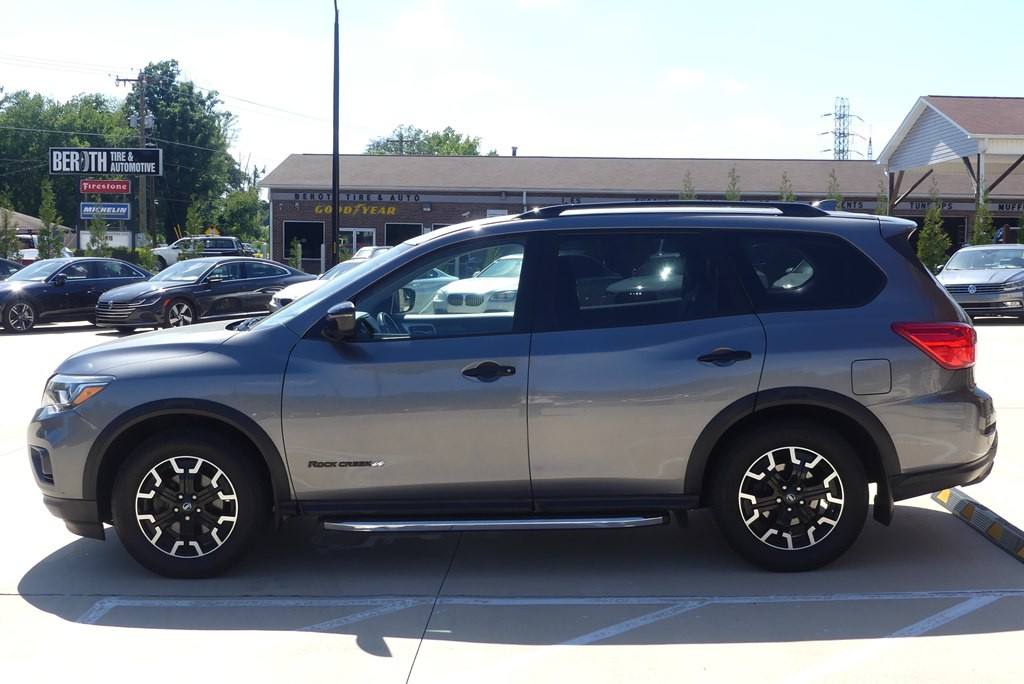 2019 Nissan Pathfinder Image 2