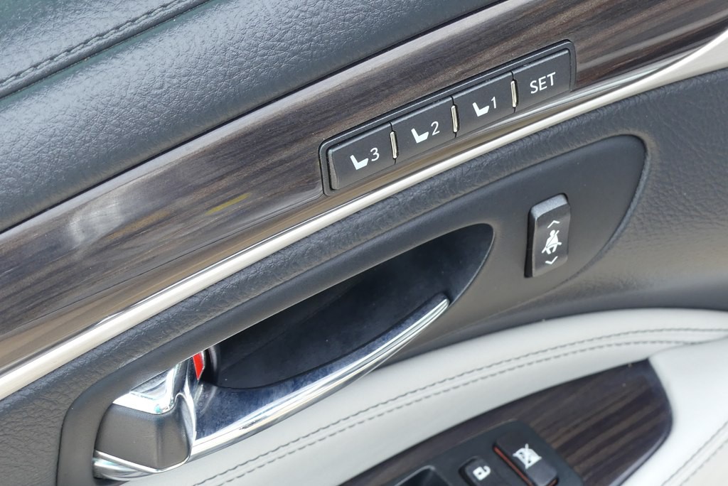 2014 Lexus LS Image 10