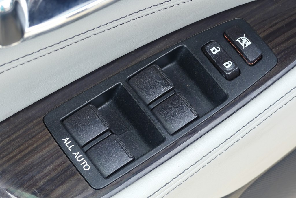 2014 Lexus LS Image 11