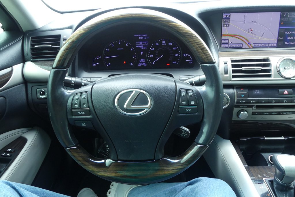 2014 Lexus LS Image 18