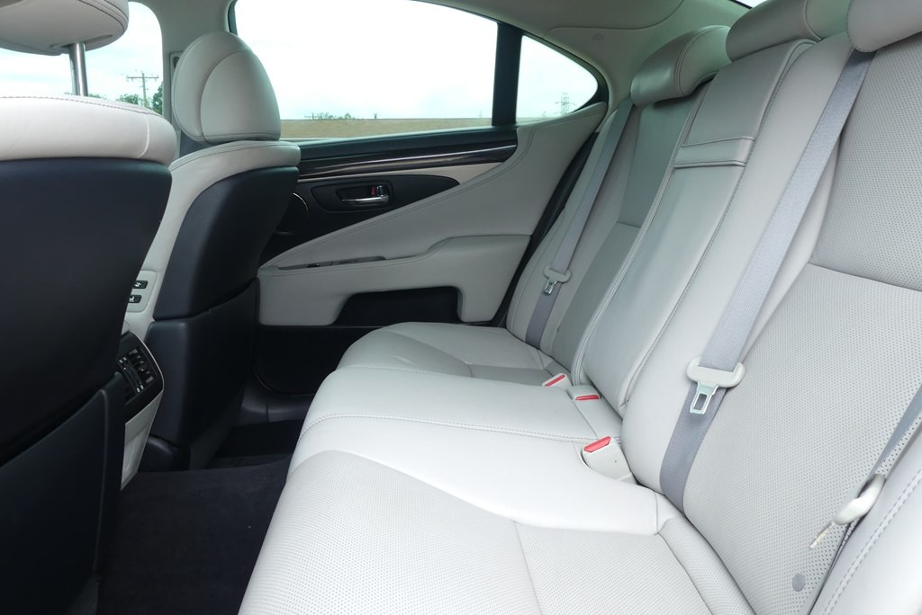 2014 Lexus LS Image 36