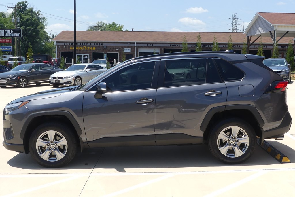 2022 Toyota Rav4 Image 2