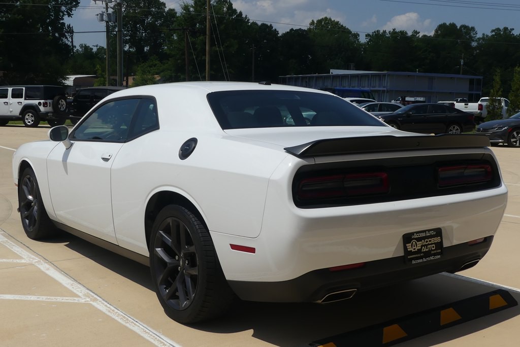 2021 Dodge Challenger Image 3