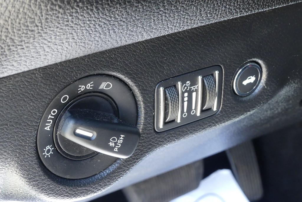 2021 Dodge Challenger Image 12