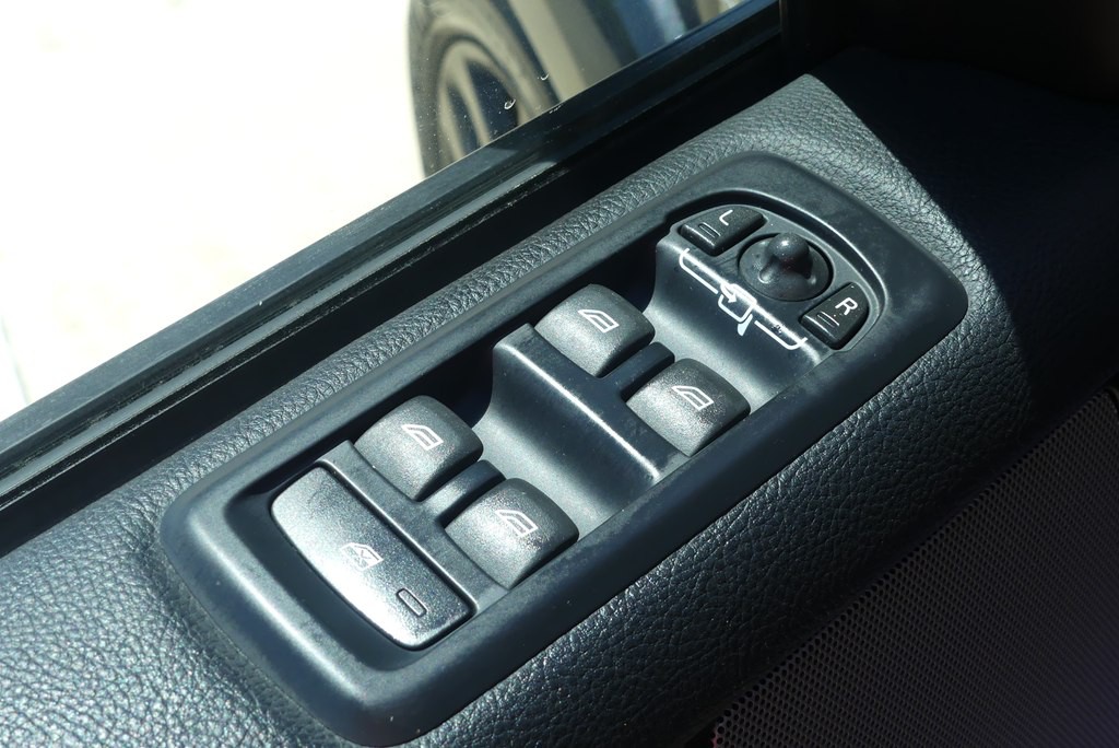 2015 Land Rover LR4 Image 10
