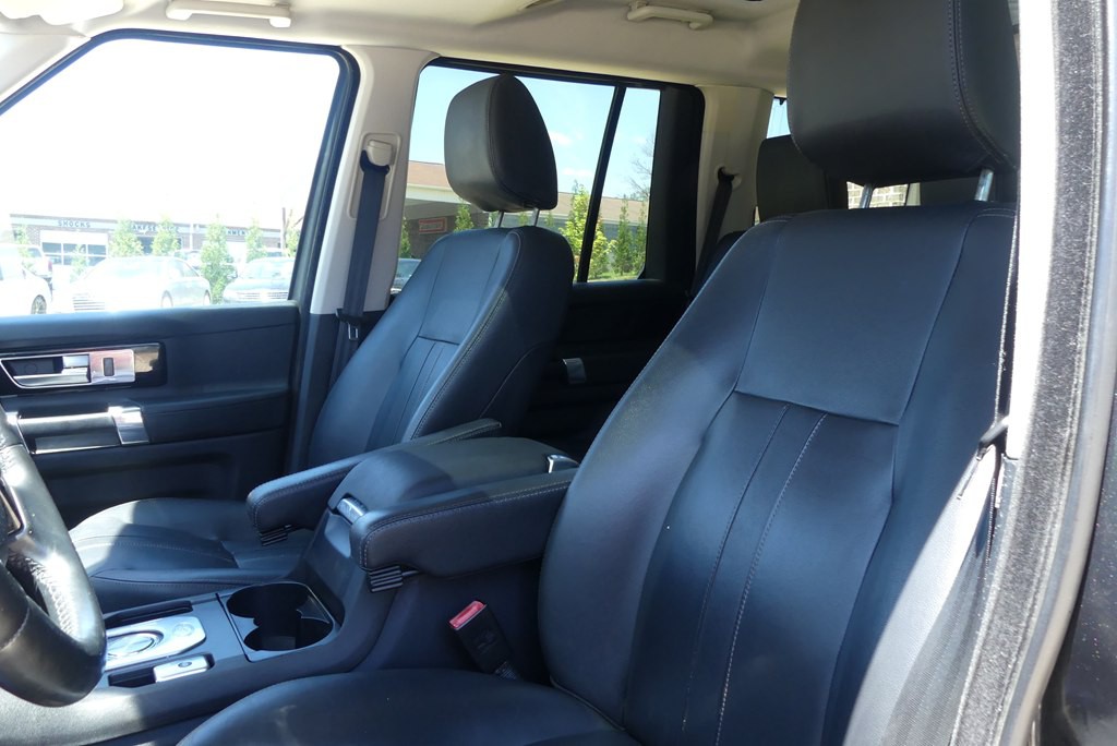 2015 Land Rover LR4 Image 13