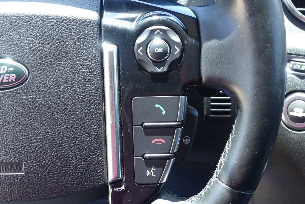 2015 Land Rover LR4 Image 16