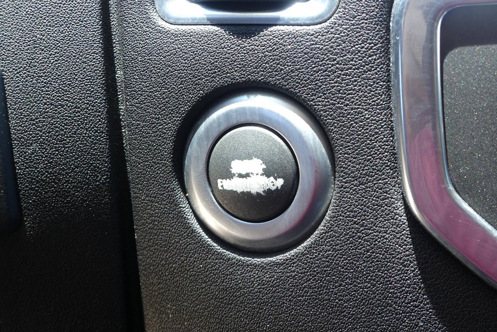 2015 Land Rover LR4 Image 18