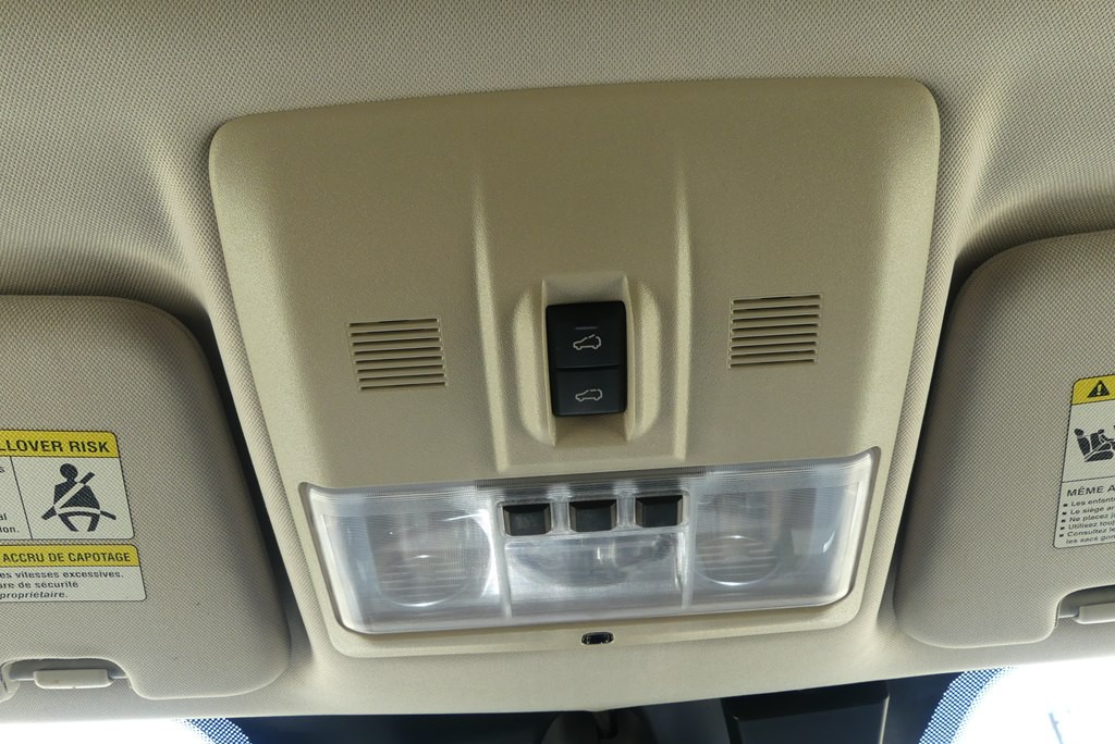 2015 Land Rover LR4 Image 29