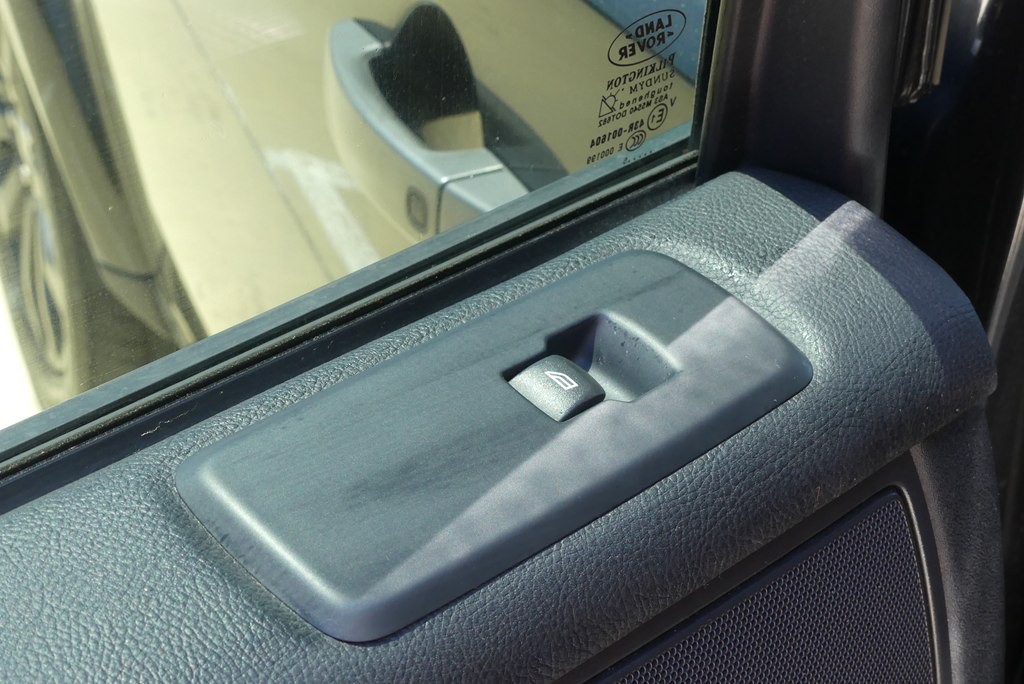 2015 Land Rover LR4 Image 33