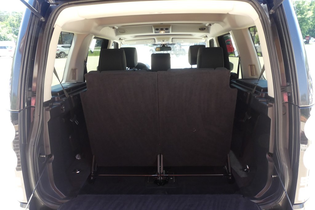 2015 Land Rover LR4 Image 36