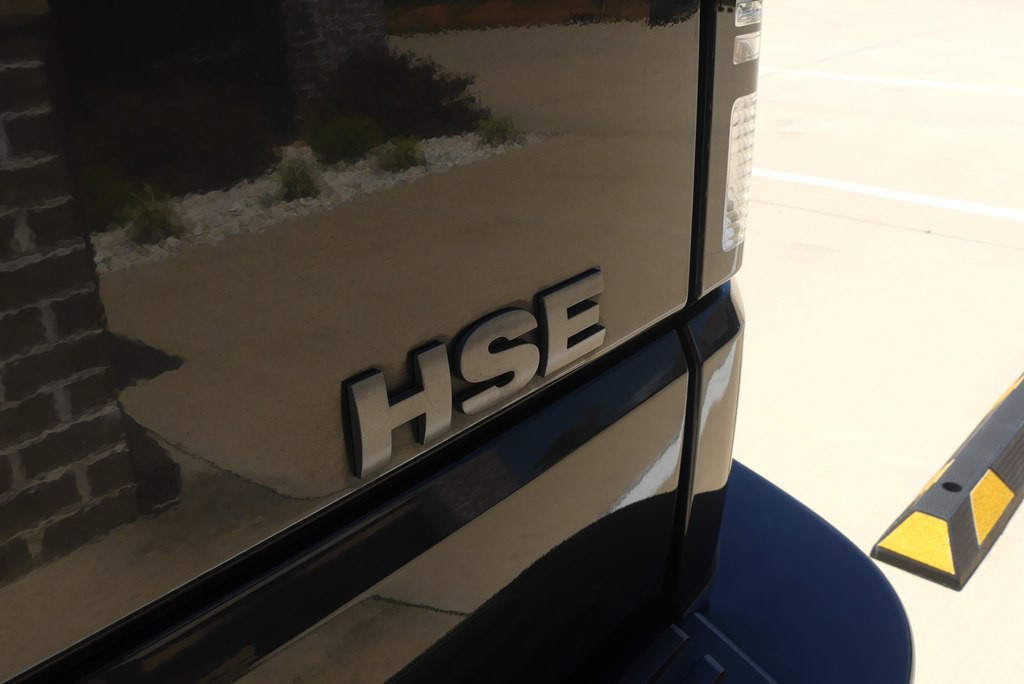2015 Land Rover LR4 Image 38