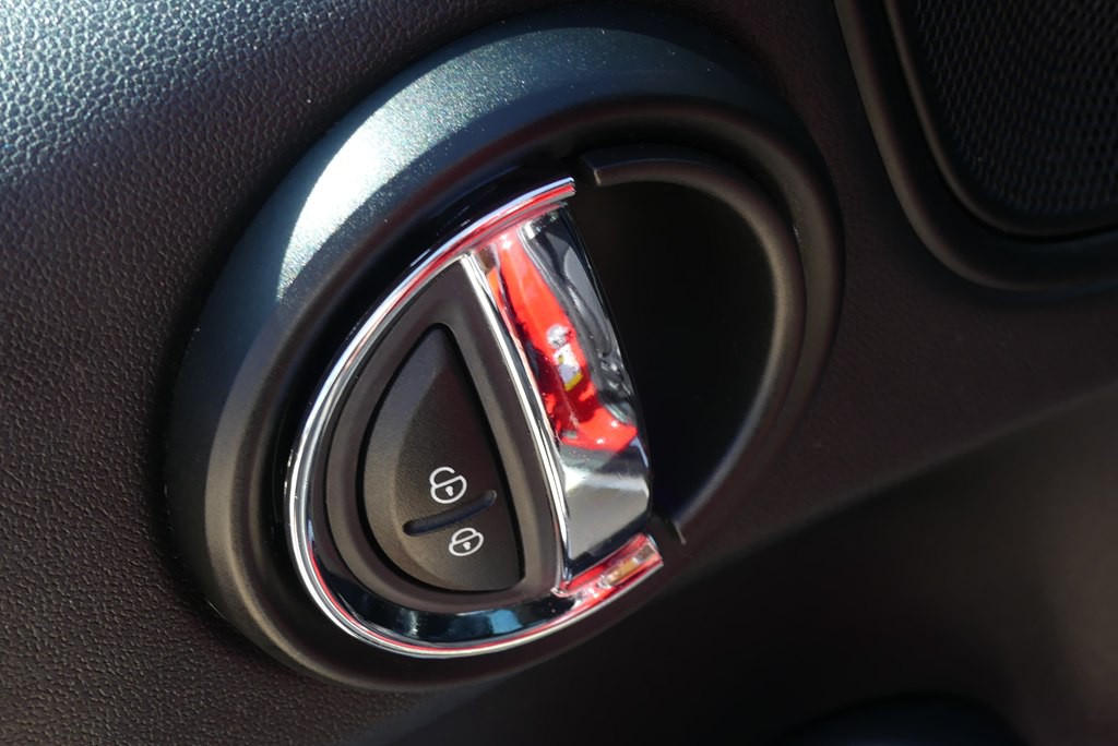 2020 MINI Cooper Image 10