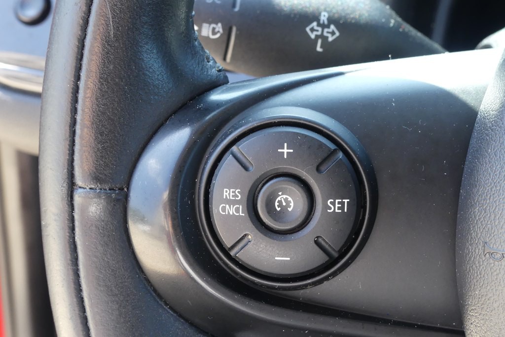 2020 MINI Cooper Image 19