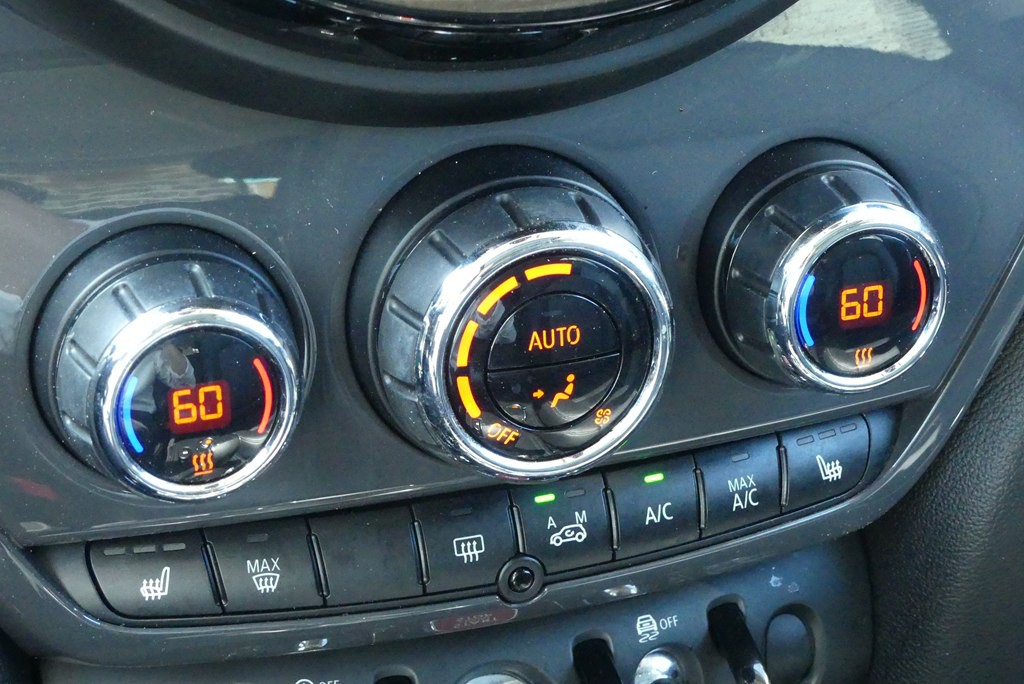 2020 MINI Cooper Image 23