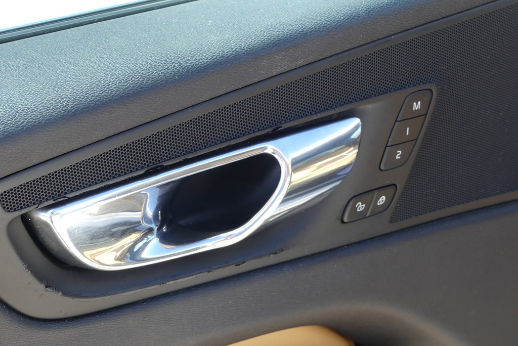 2018 Volvo XC60 Image 11