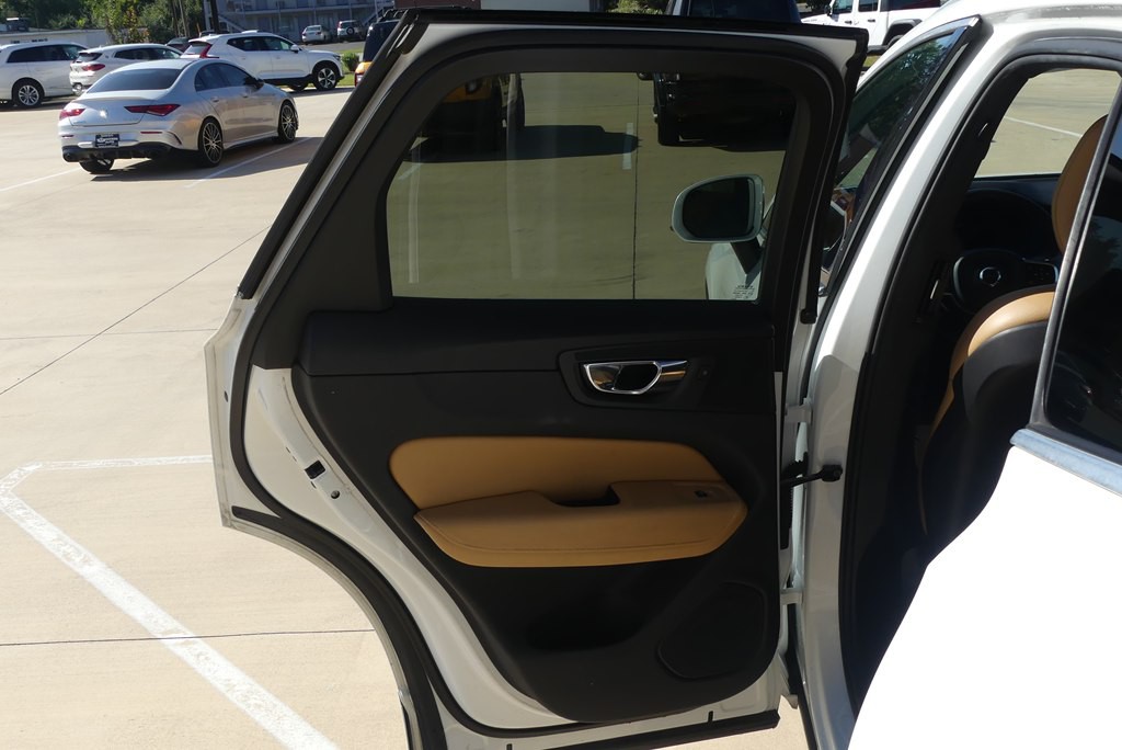 2018 Volvo XC60 Image 30