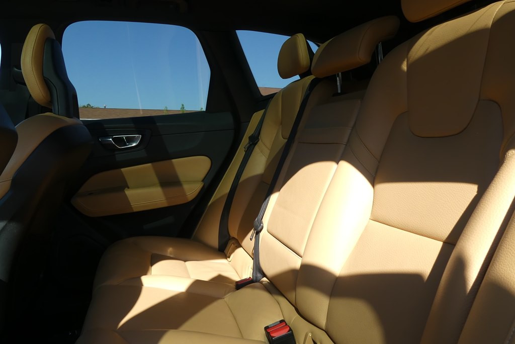 2018 Volvo XC60 Image 32