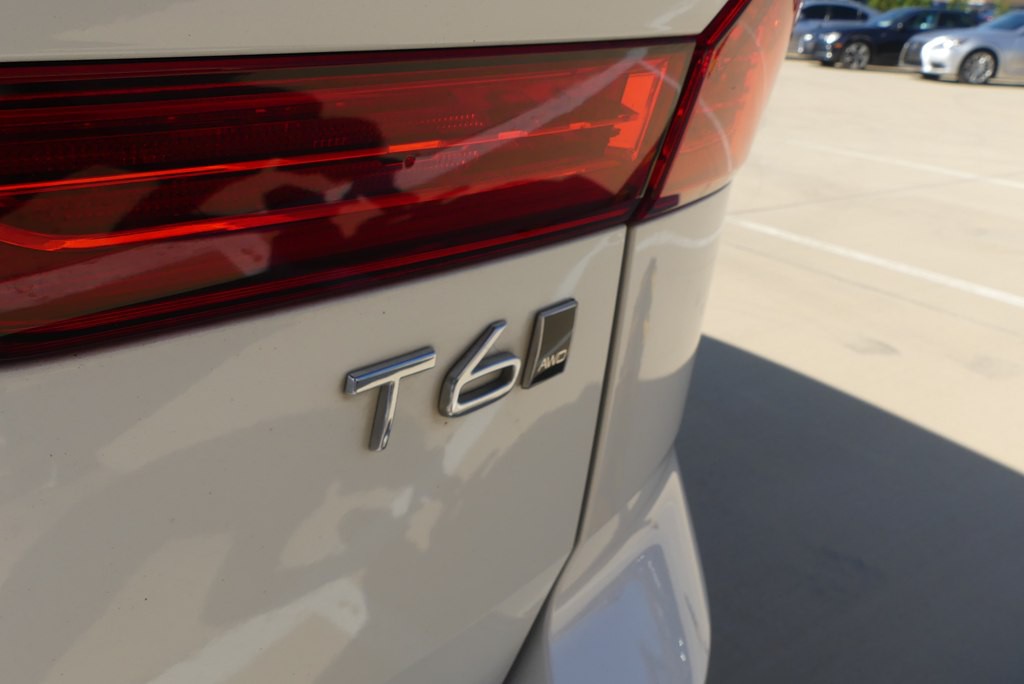 2018 Volvo XC60 Image 36