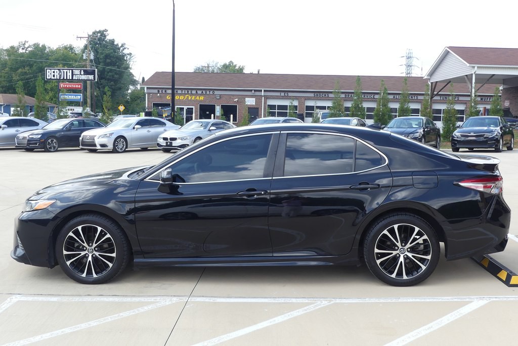 2019 Toyota Camry Image 2