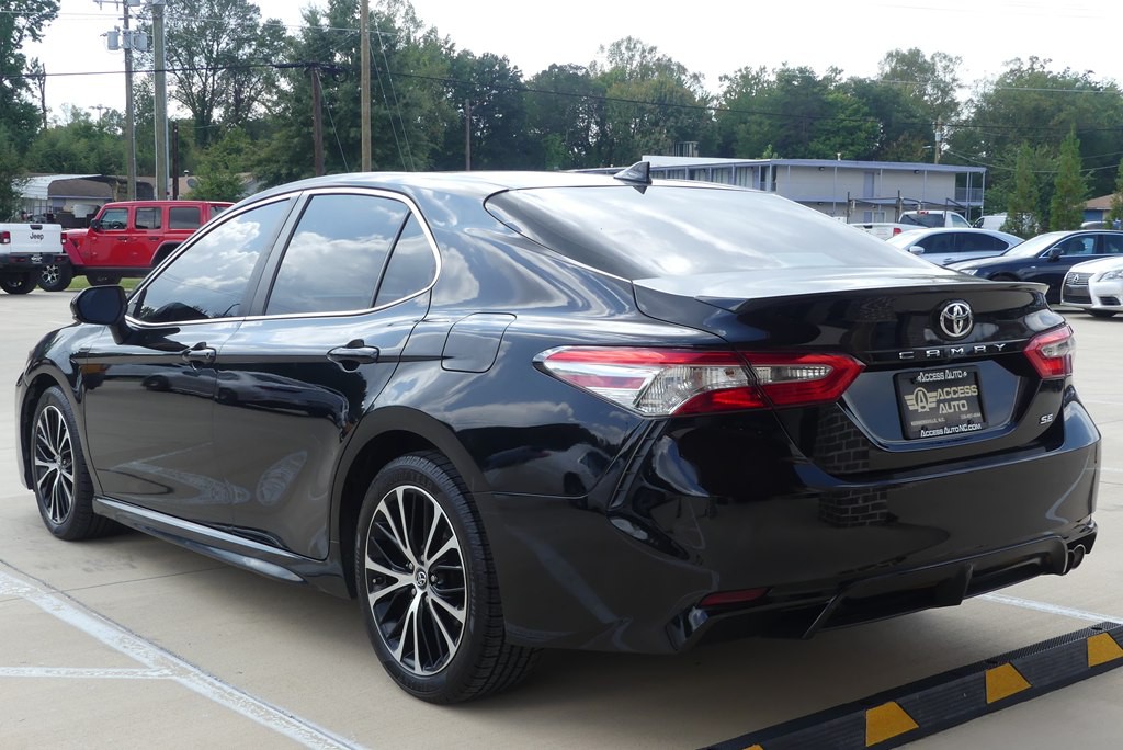 2019 Toyota Camry Image 3