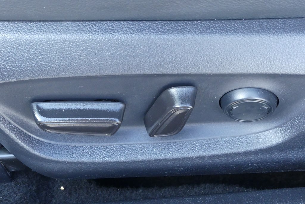 2019 Toyota Camry Image 11