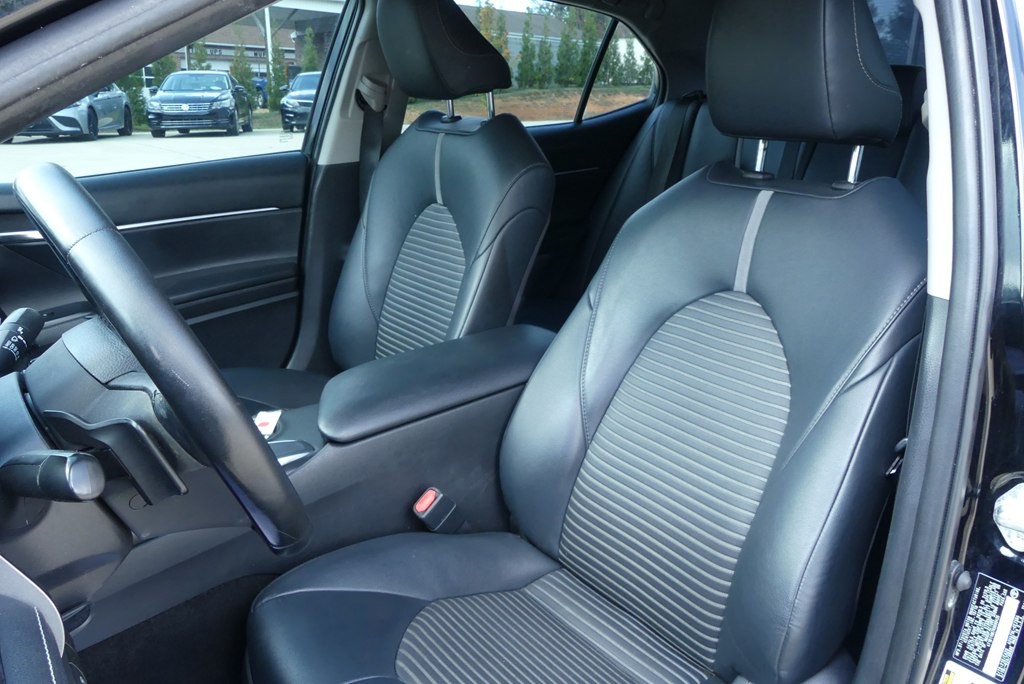 2019 Toyota Camry Image 12