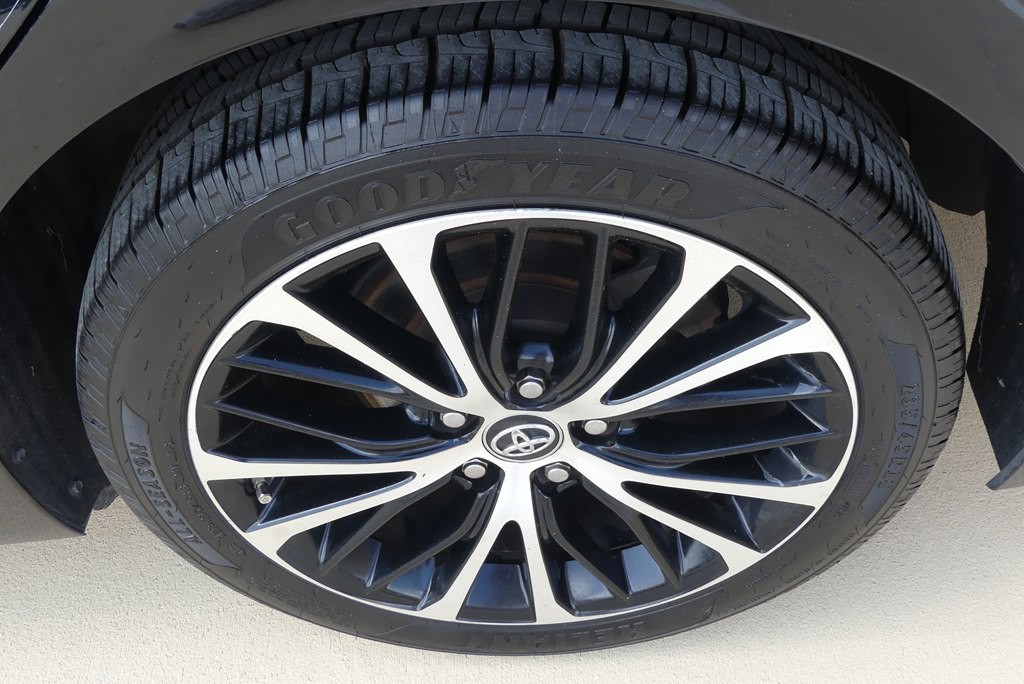 2019 Toyota Camry Image 30