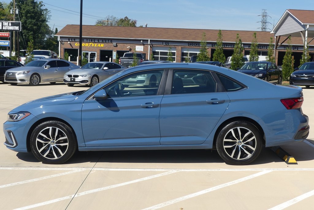 2025 Volkswagen Jetta Image 2