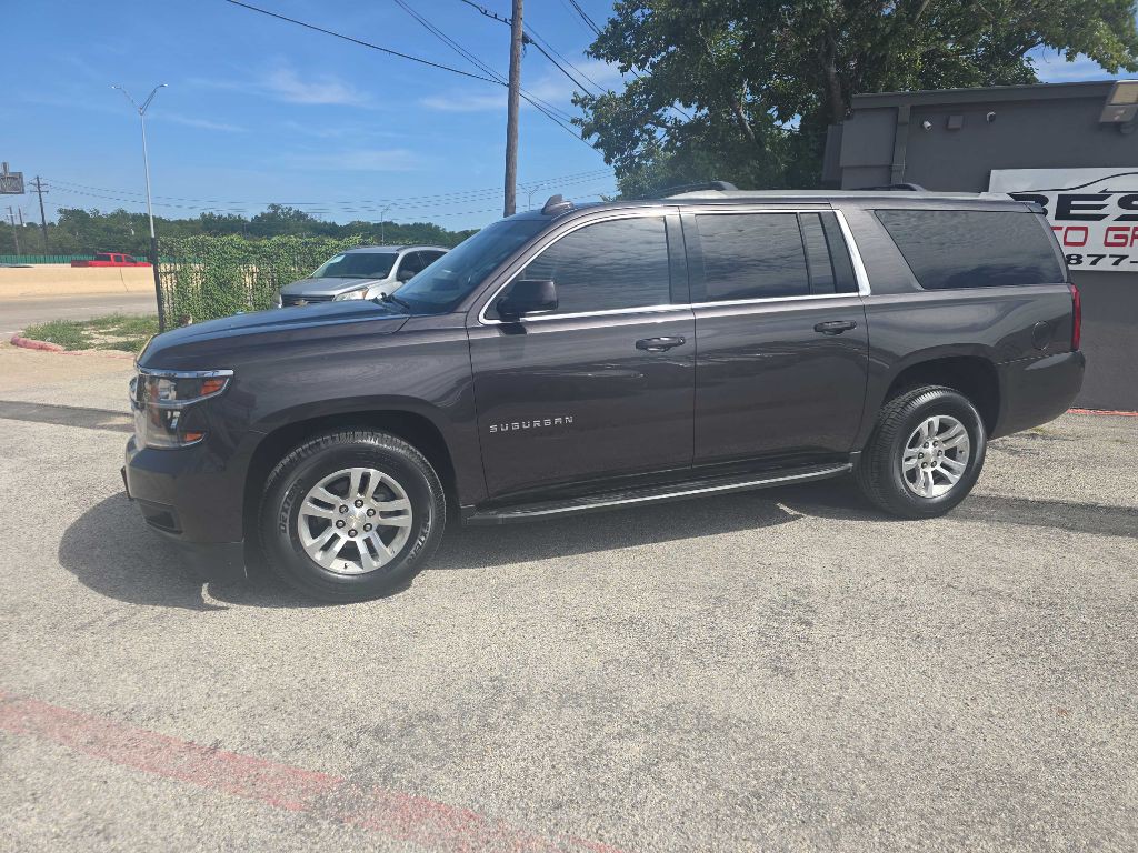 2017 Chevrolet Suburban Image 2
